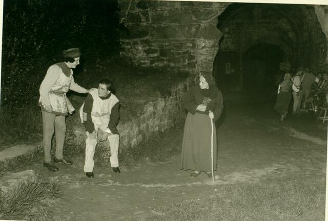 1958: Szene vom Freilichttheater auf der Burg. | Foto: Archiv Mappes
