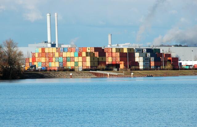 Güterumschlag im Landeshafen Wörth - Rheinhafen Wörth am Rhein | Foto: A. Abt