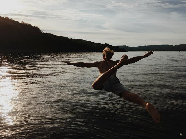 Die Taufe - eintauchen in Gottes Welt ... | Foto: laurie.anne.robert.118365@unsplash.com