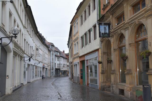 Die Uferschen Höfe werden nördlich durch die Kramstraße, westlich durch den Kleinen Platz und südlich durch die Theaterstraße (hier im Bild) begrenzt. 
 | Foto: stp