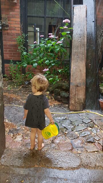Auch kleine Helfer waren im Einsatz.  | Foto: E.Bender