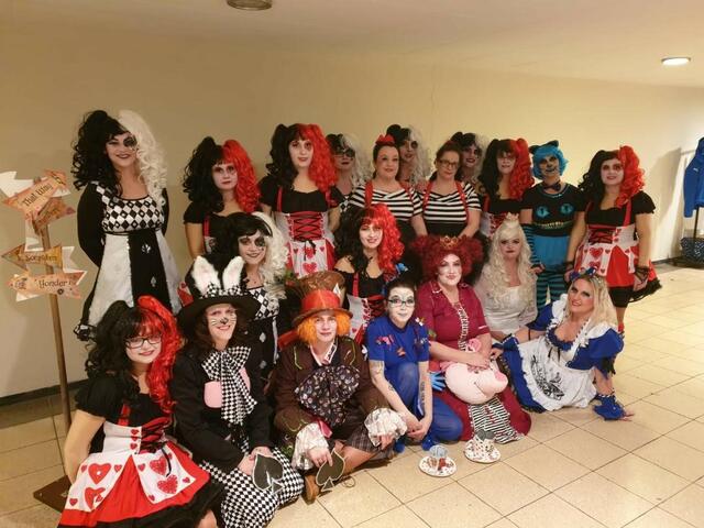 Für ihren Schautanz „Alice im Wunderland“ erntete die Senatsgarde großen Applaus | Foto: Karnevalverein Bruchkatze Ramstein