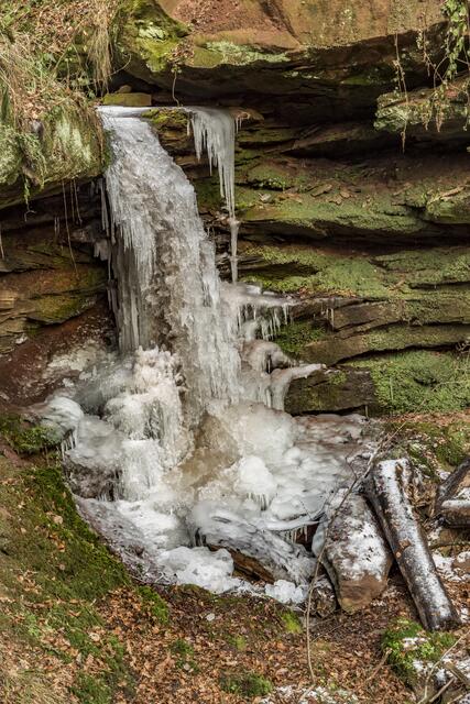 Bach und ein weiterer Wasserfall komplett erstarrt  - Hexenklamm im Januar 2017 | Foto: Jens Vollmer