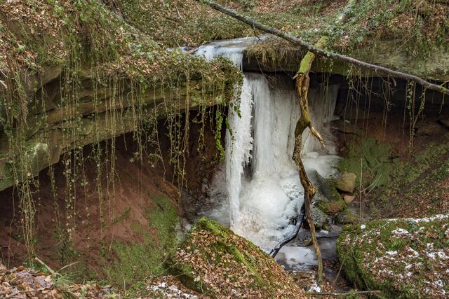 Bach und ein weiterer Wasserfall komplett erstarrt  - Hexenklamm im Januar 2017 | Foto: Jens Vollmer