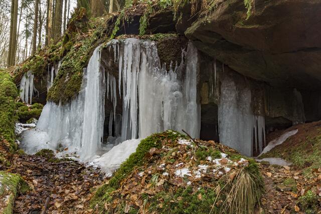 Als habe der Fels sich einen Eisvorhang zugelegt - Hexenklamm im Januar 2017 | Foto: Jens Vollmer