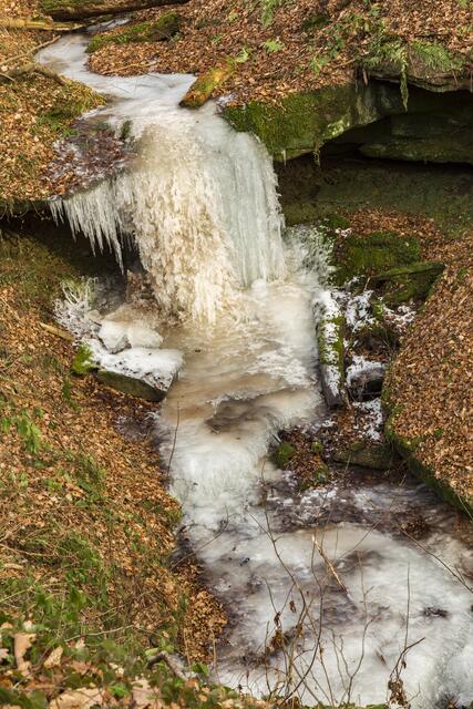 Bach und ein weiterer Wasserfall komplett erstarrt  - Hexenklamm im Januar 2017 | Foto: Jens Vollmer