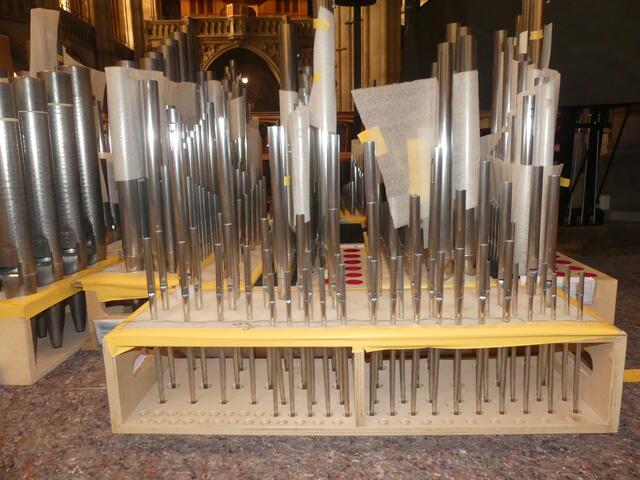 Der Einbau der neuen Chororgel | Foto: Herbert Magin