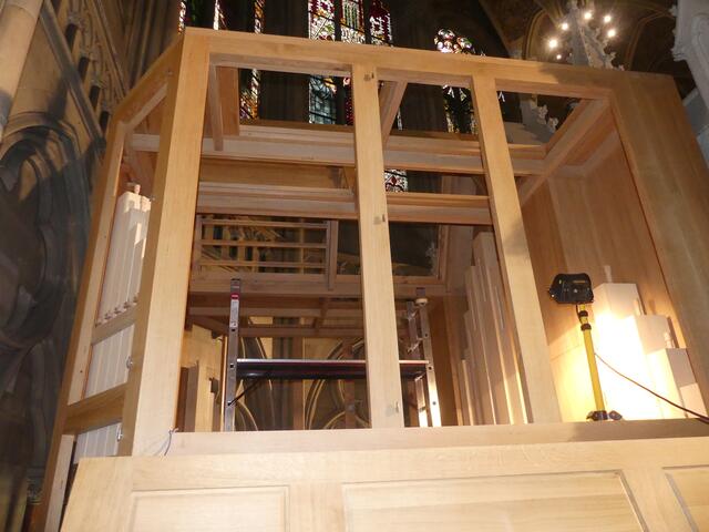 Der Einbau der neuen Chororgel | Foto: Herbert Magin