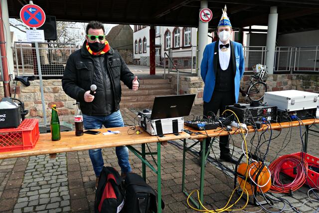 Sorgten für Stimmung DJ und Techniker | Foto: Brigitte Melder