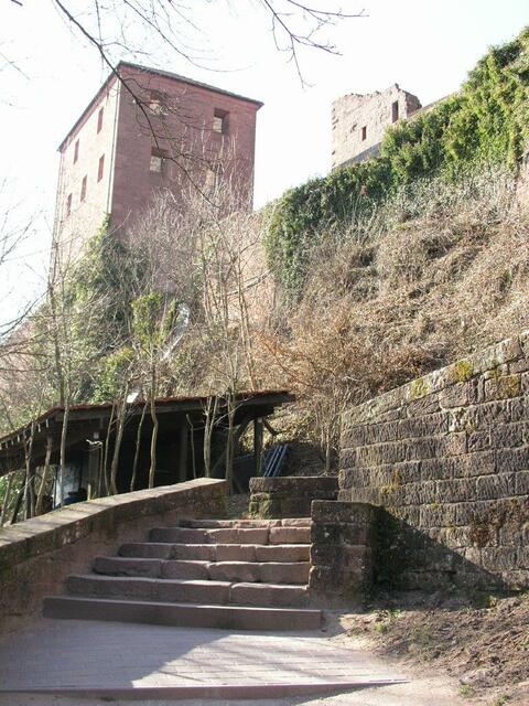Der Aufgang zur Burg. | Foto: Bender