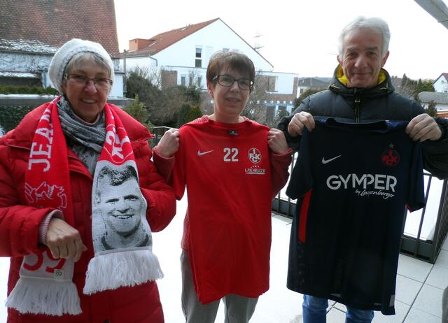 Foto: Die Sieger: von links Christa (3.), Michaela (2.) und Thomas (1.)