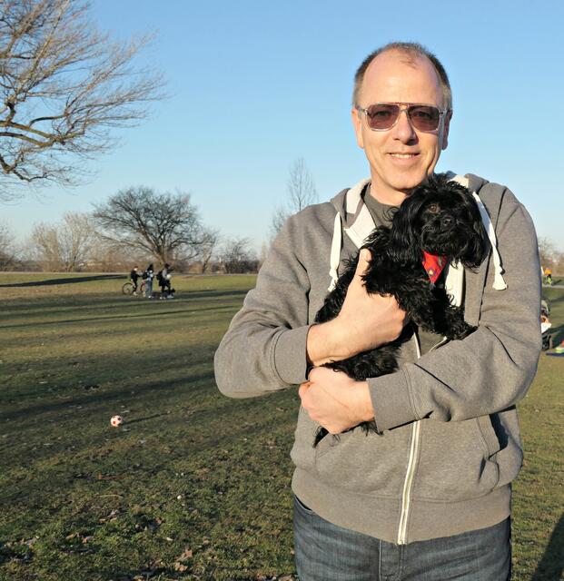 Wolfgang Weißler mit seinem Valentino auf dem Arm | Foto: Brigitte Melder