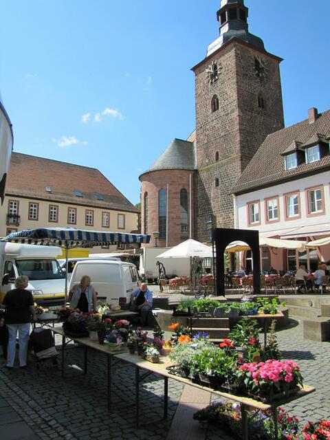 Freitag ist Markttag in Annweiler.  | Foto: Bender