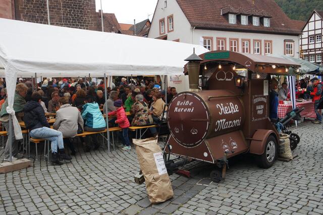 Das Keschdefeschd (Kastanienfest) findet jährlich am ersten Oktober-Wochenende statt.  | Foto: Bender