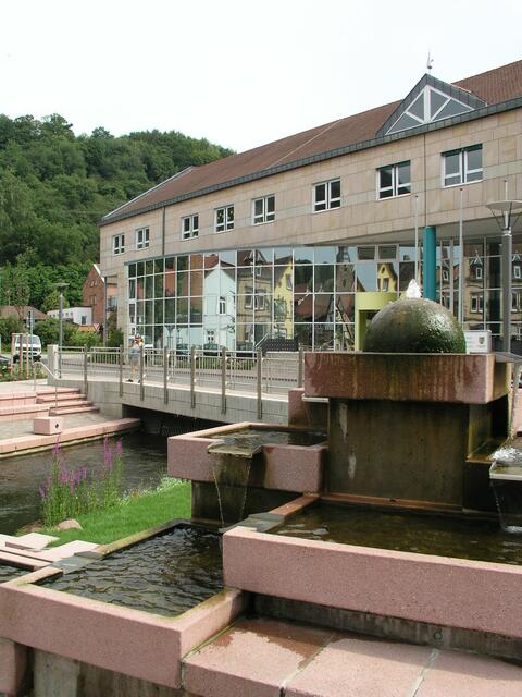 Die VG Annweiler mit dem Tourismusbüro am Messplatz 1. | Foto: Bender