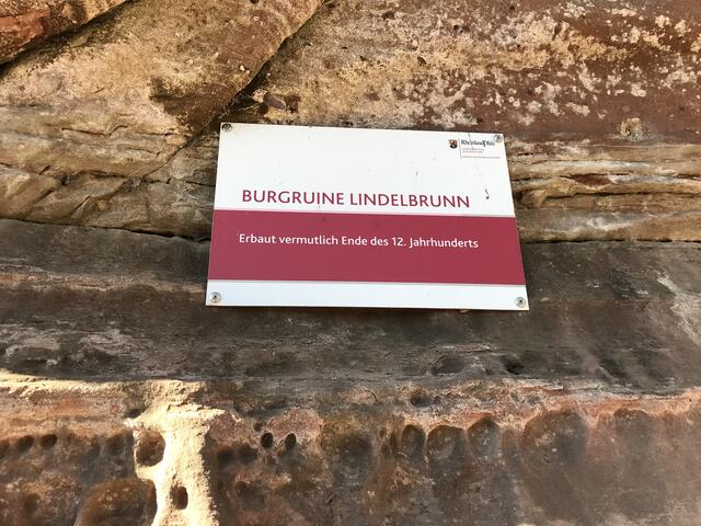 Die Burgruine Lindelbrunn ist Eigentum des Landes Rheinland-Pfalz | Foto: B. Bender