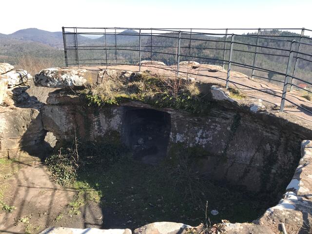 Und immer wieder die Frage: wer hat hier wie auf der Burg Lindelbrunn gelebt? | Foto: B. Bender