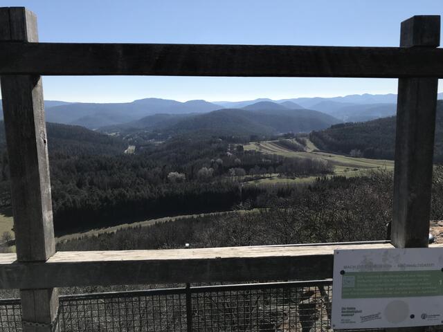 Das Trifelsland im Rahmen der Burg Lindelbrunn | Foto: B. Bender