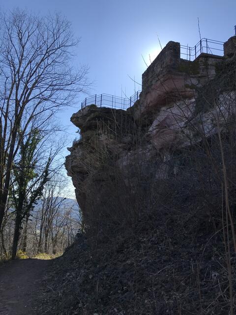Ein letzter Blick hoch zur Burgruine Lindelbrunn | Foto: B. Bender