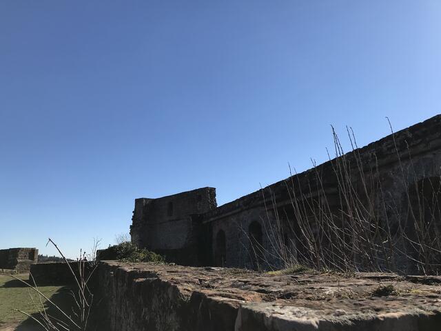 Mauerreste der Burgruine Lindelbrunn | Foto: B. Bender