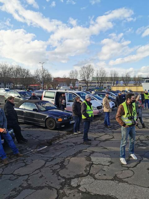Erneuter Autokorso mit Kundgebung | Foto: PS