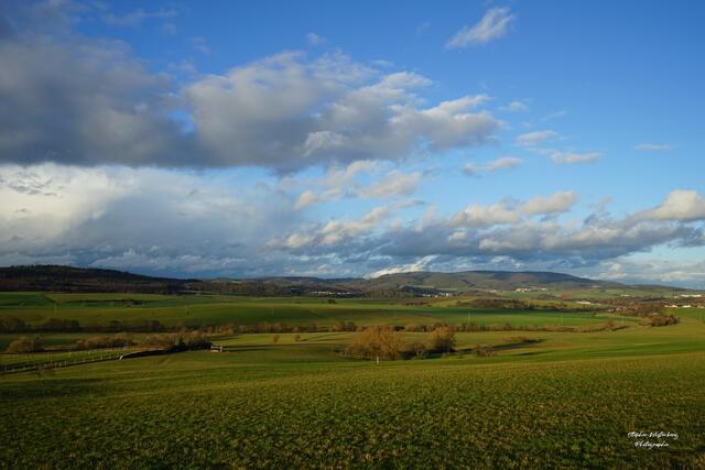 Der Donnersberg im Februar. Frühlingshafte Farben im Spätwinter. | Foto: Stephen Wüstenberg Photographie - Wartenberg-Rohrbach