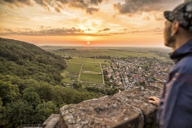 Sonnenaufgang auf der Burg Landeck im Bad Bergzaberner Land