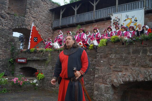 Die Veranstaltungen der Heimatfreunde Landstuhl, wie die Burgspiele auf Burg Nanstein, gehören zu den kulturellen Höhepunkten | Foto: Walter