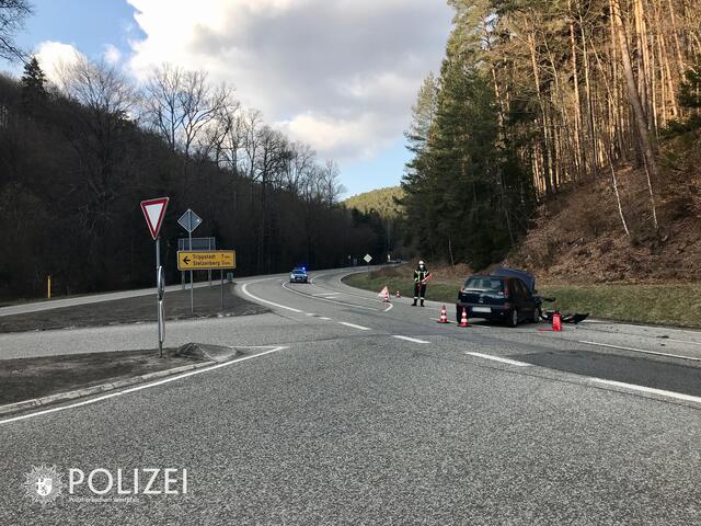 Unfall auf der L503 an der Einmündung Stelzenberg | Foto: Polizeipräsidium Westpfalz