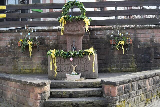 Pirminus Brunnen an der Ortsdurchfahrt Queichhambach | Foto: B. Bender