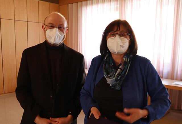 Matthias Zech, Diözesanreferent für die Pastoralreferentinnen und Pastoralreferenten, und Marianna Steffen, Referentin für die Krankenhaus-Seelsorge im Bistum Speyer | Foto: Sankt Vincentius Krankenhaus Speyer