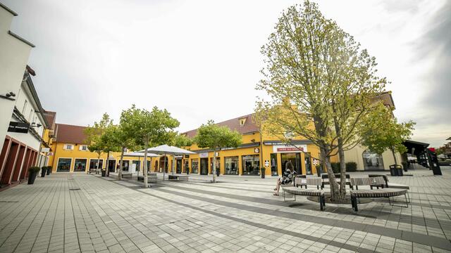 Place adidas (Roppenheim The Style Outlets)
