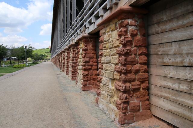 Um den Gradierbau lässt es sich entspannt spazieren | Foto: Franz Walter Mappes