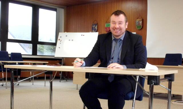 Bürgermeister Patrick Weißler, hier im Gespräch mit der regionalen Presse. | Foto: W. G. Stähle