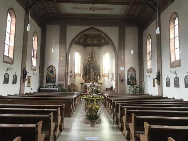 Reich verzierter Innenraum der Pfarrkirche | Foto: B. Bender