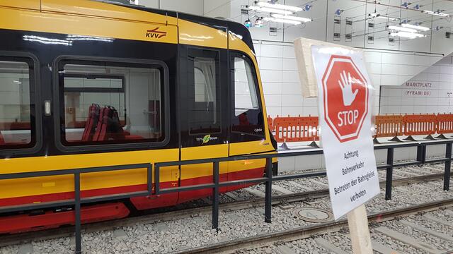 Blick in den Tunnel Karlsruhe: Reger Bahnverkehr in der Nacht beim Stresstest | Foto: www.jowapress.de