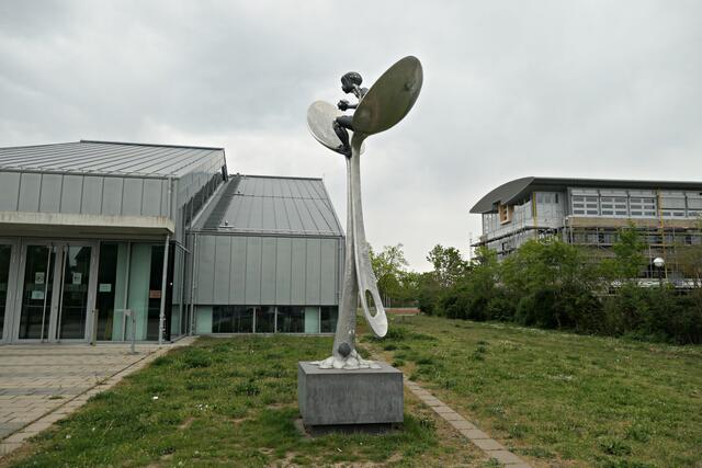 Vor der Mensa des Hannah-Arendt-Gymnasiums in Haßloch steht ein echter Brauchle | Foto: Brigitte Melder