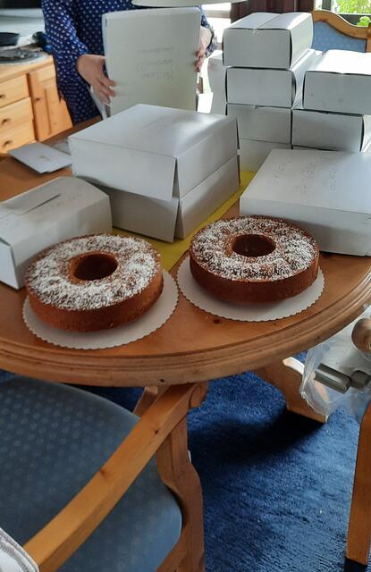Die Frauen von Black & Beautiful Speyer haben sich ins Zeug gelegt und leckeren Kuchen zum Tag der Pflegenden gebacken. | Foto: Holzhäuser
