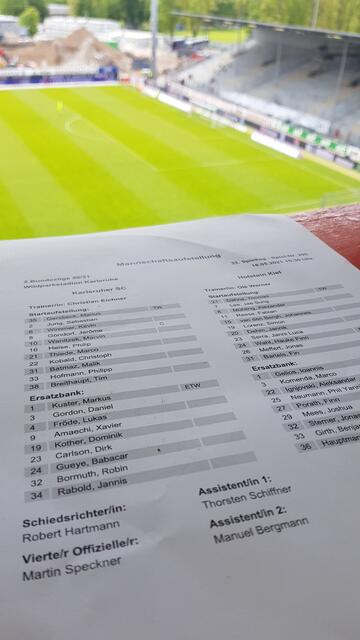 Karlsruher SC gegen Holstein Kiel im Wildparkstadion des KSC: Blick auf die Aufstellung | Foto: www.jowapress.de