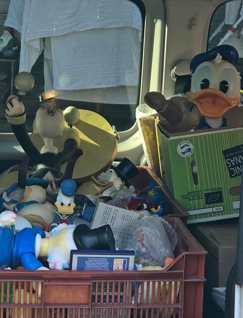 Viele Objekte aus der Privatsammlung des Karlsruher Donald-Duck-Sammlers Martin Wacker sind in der Ausstellung des Stadtarchivs im Stadtmuseum Leinfelden-Echterdingen zu sehen. Hier machen sich die "Stars der Ausstellung" auf den Weg. | Foto: Harald Wacker