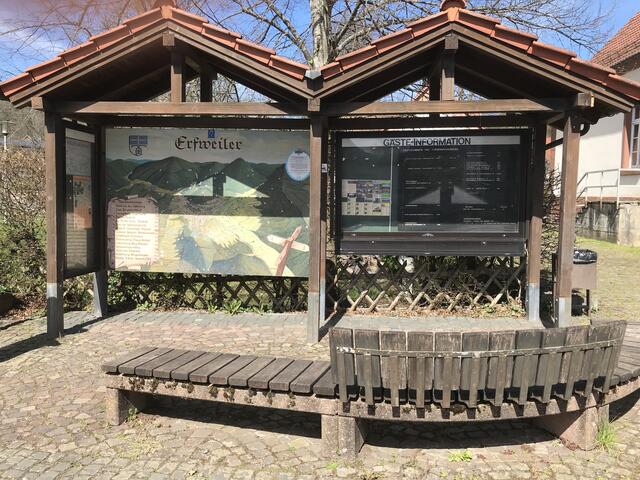 Infos über Erfweiler am Dorfplatz | Foto: B. Bender