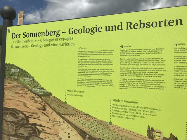 An jeder Station sind Infos in deutsch, französisch und englisch zu finden | Foto: B. Bender