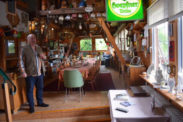 Edmund Schreck in seinem Museums-Café | Foto: B. Bender