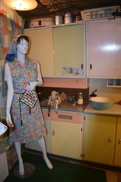 Die "gute Hausfrau" in ihrer modernen Küche | Foto: B. Bender