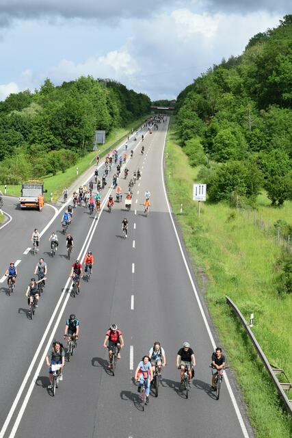 Kurz vor der Abfahrt von der B10 in die Zielgerade | Foto: B.Bender