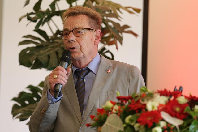 Norbert Thines 2015 bei der Feier zu seinem 75. Geburtstag auf dem Betzenberg  | Foto: Jens Vollmer