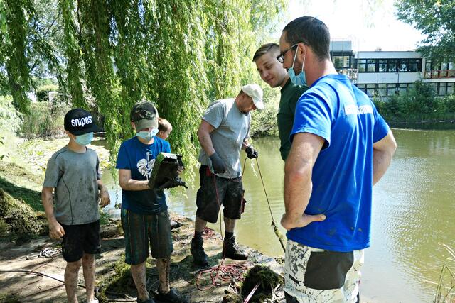 Und wieder ein Mofateil gefunden | Foto: Brigitte Melder