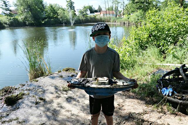 Diesem Boot ist wahrscheinlich mal die Puste ausgegangen bis es versank | Foto: Brigitte Melder