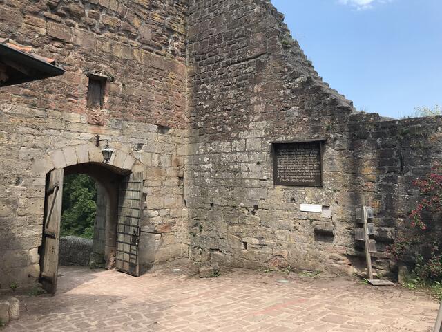 Auf Wiedersehen auf Burg Landeck | Foto: B. Bender