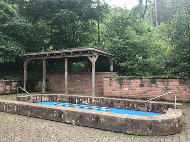 Kneipp-Becken im Altwiesen-Park
